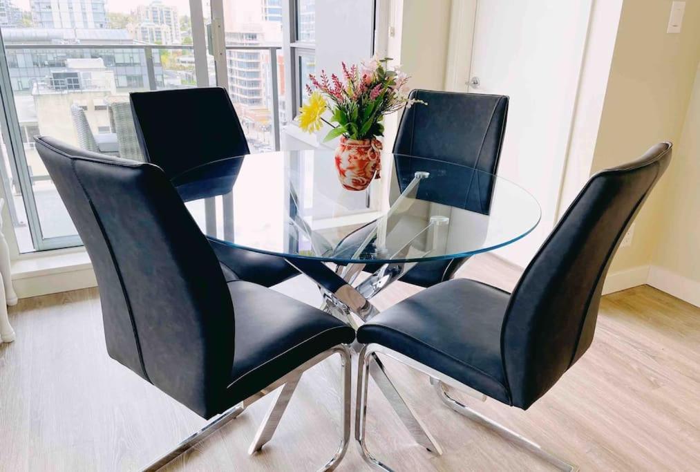 Modern 2 Bedroom Ocean Views Victoria Downtown Free Parking ภายนอก รูปภาพ