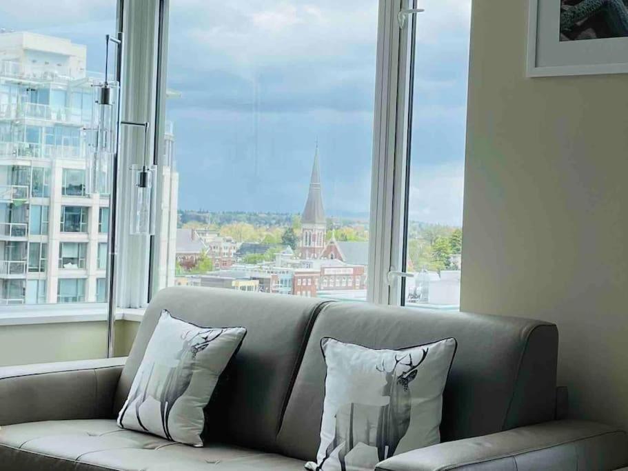 Modern 2 Bedroom Ocean Views Victoria Downtown Free Parking ภายนอก รูปภาพ
